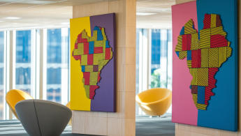 L'art africain dans les bureaux professionnels : préparer l'espace avant l'installation